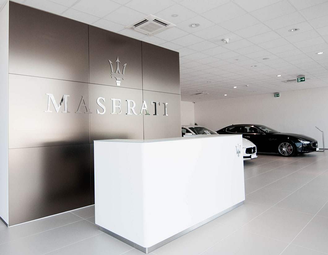 design e realizzazione area showroom Maserati - simone piva